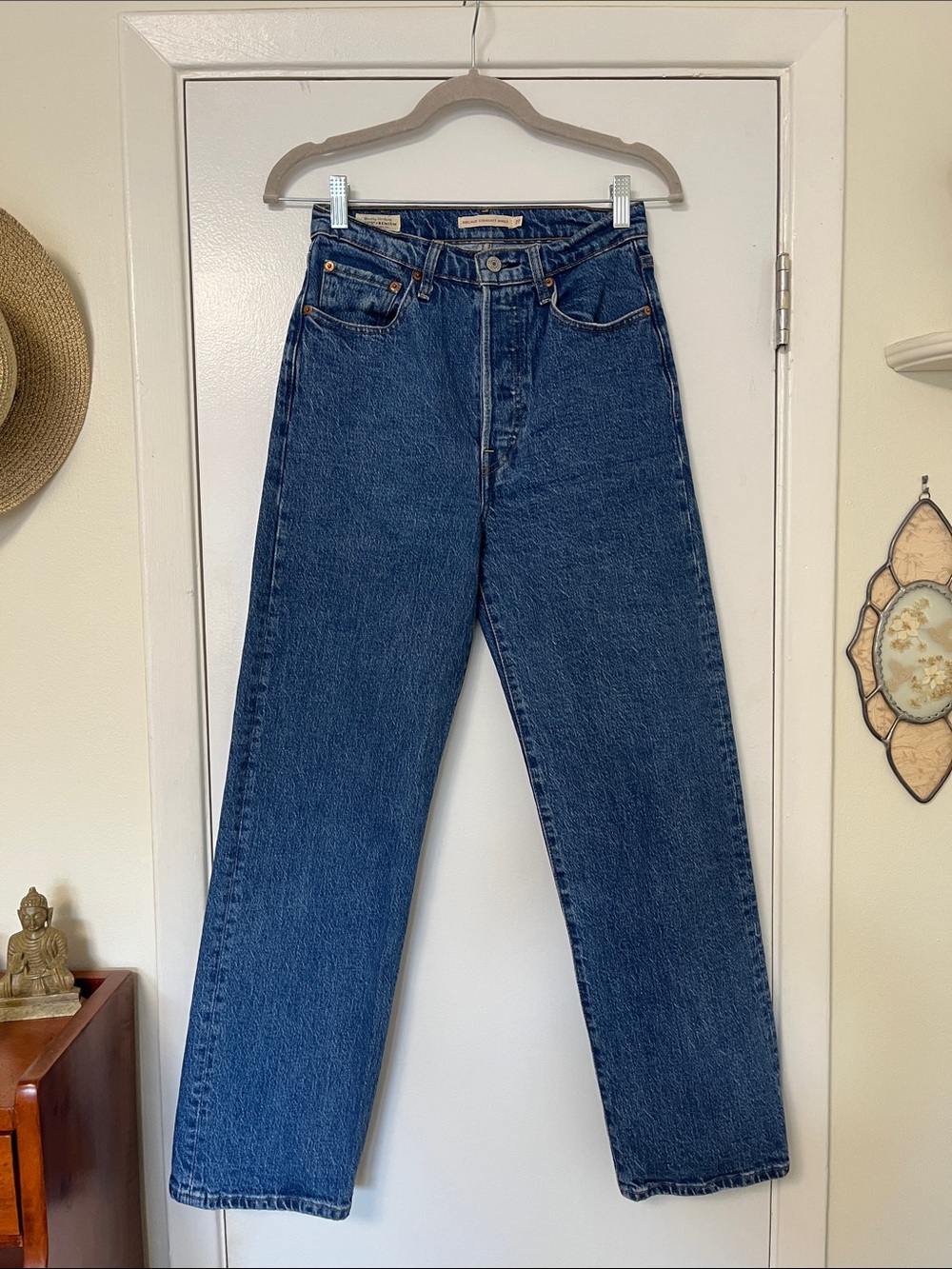 Levi’s Ribcage Straight Ankle Sz 27 Medium Wash Button Fly